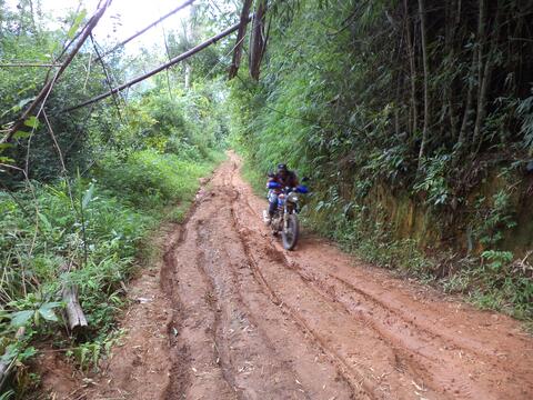 lat rim: duai: muak see aak